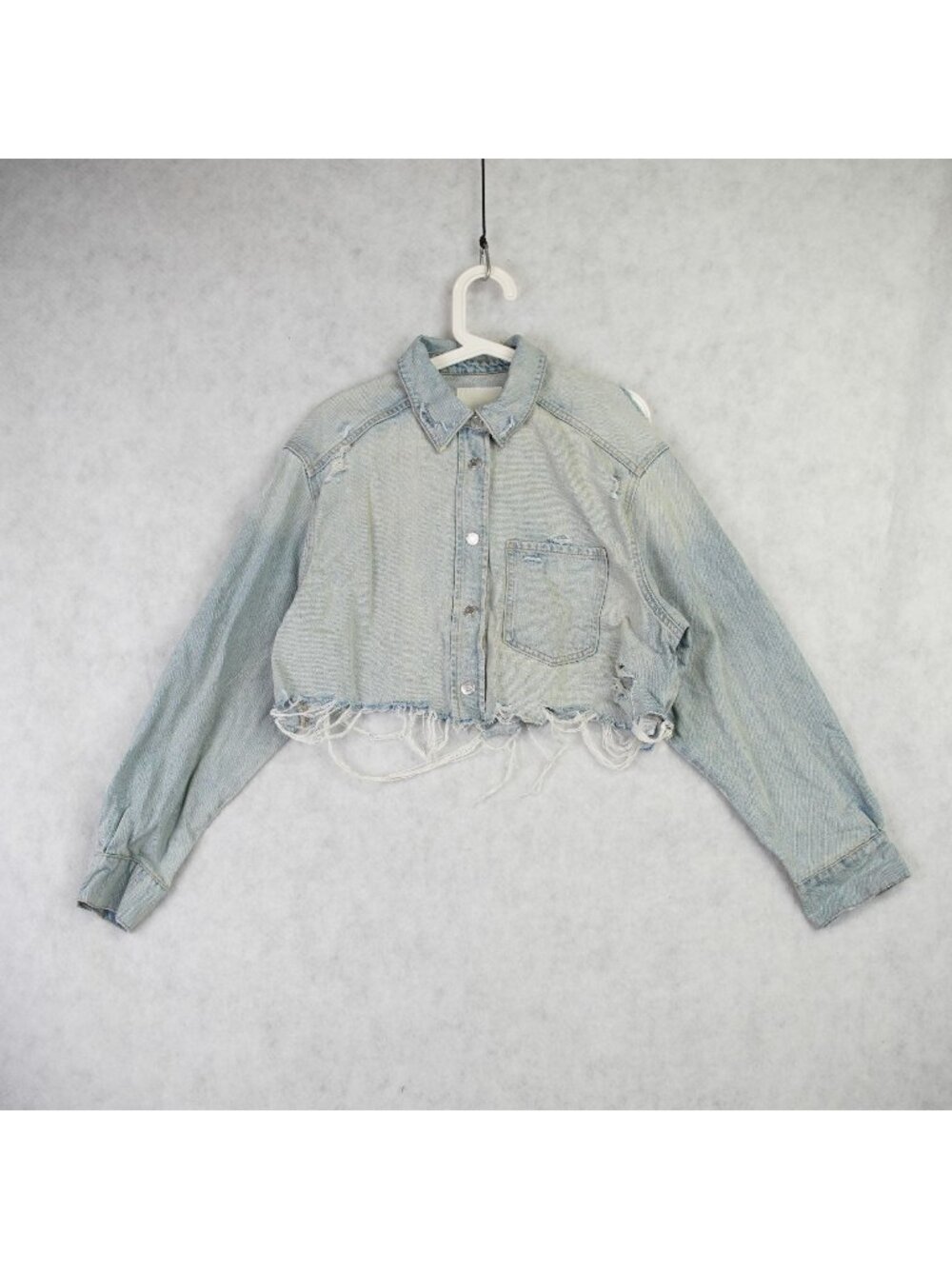 Zara Womens Cropped Distressed Light Wash Denim Jacket With Frayed Hem Size M